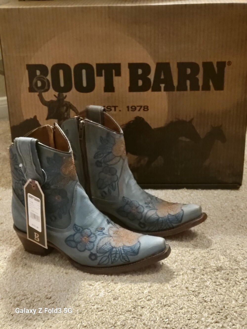 ♥️NWT♥️ Circle G Women's Distressed Leather Turquoise Blue Floral Ankle Boots